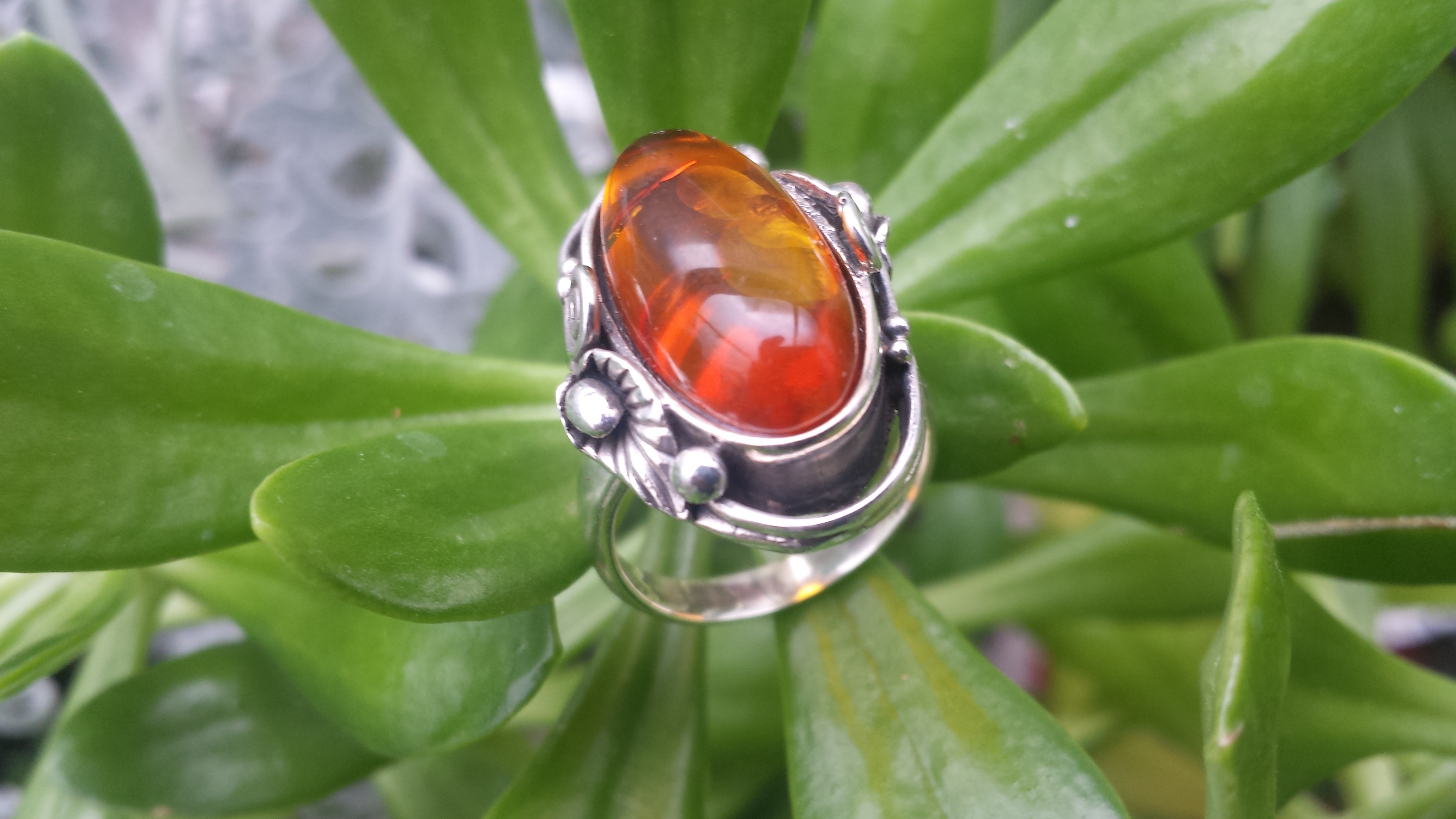 BEAUTIFUL  OVAL AMBER RING WITH SOLID 925 STERLING SILVER Size7